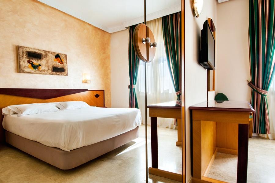 Hotel Del Val - Parking Gratuito Andújar Eksteriør billede