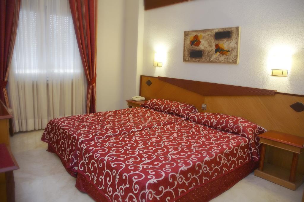 Hotel Del Val - Parking Gratuito Andújar Eksteriør billede