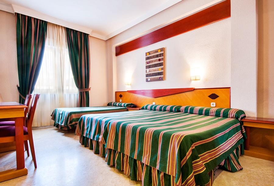 Hotel Del Val - Parking Gratuito Andújar Eksteriør billede
