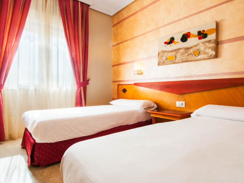 Hotel Del Val - Parking Gratuito Andújar Eksteriør billede