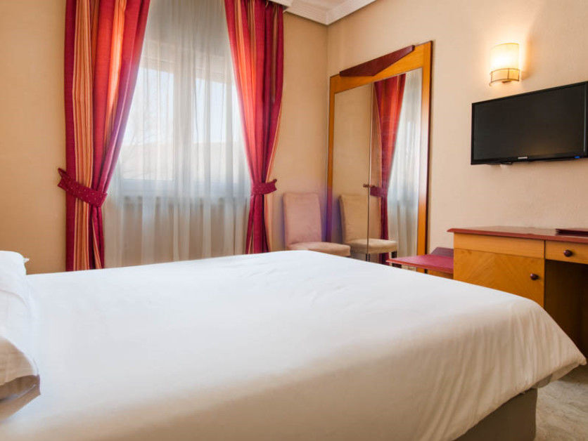 Hotel Del Val - Parking Gratuito Andújar Eksteriør billede