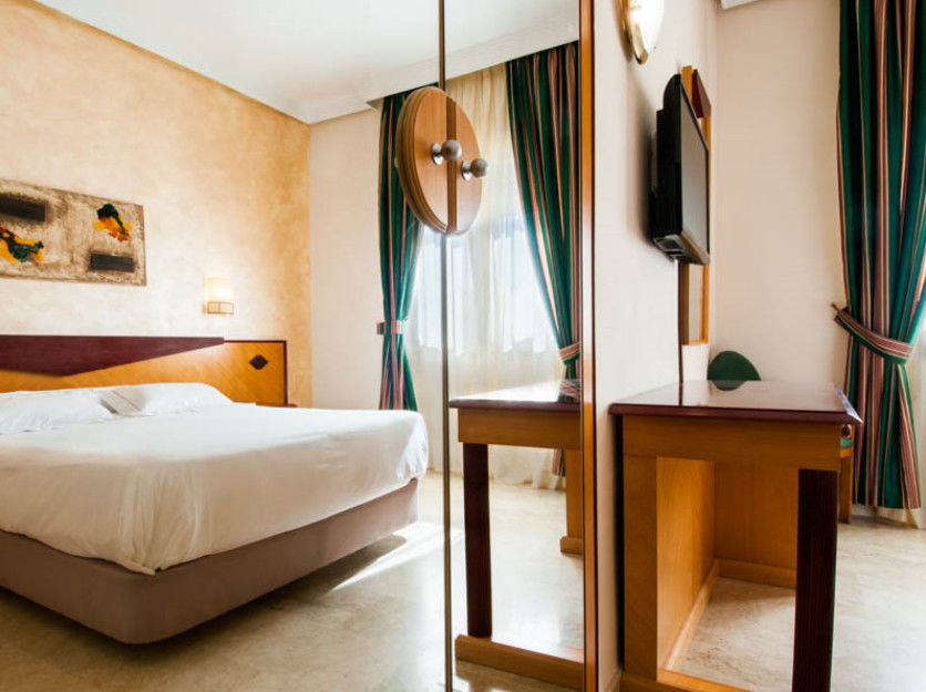 Hotel Del Val - Parking Gratuito Andújar Eksteriør billede