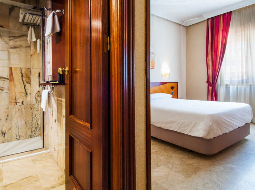 Hotel Del Val - Parking Gratuito Andújar Eksteriør billede