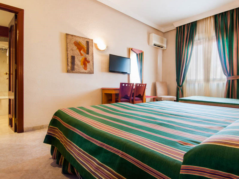 Hotel Del Val - Parking Gratuito Andújar Eksteriør billede